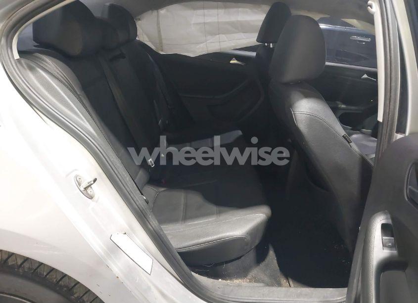 Photo 8 of 2012 Volkswagen Jetta 2.5L SE (VIN 3VWDP7AJ1CM050062)