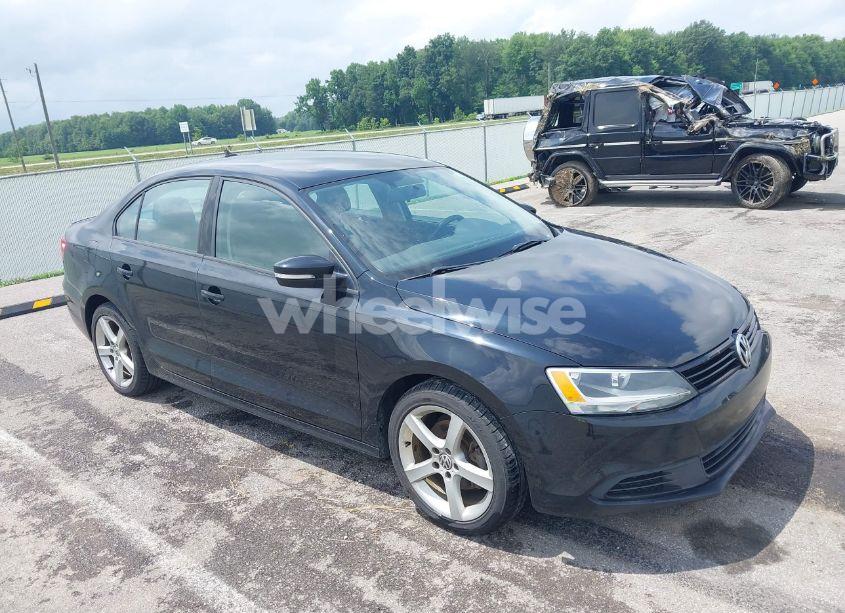 2012 Volkswagen Jetta 2.5L SE (VIN 3VWDP7AJ1CM067220) main photo