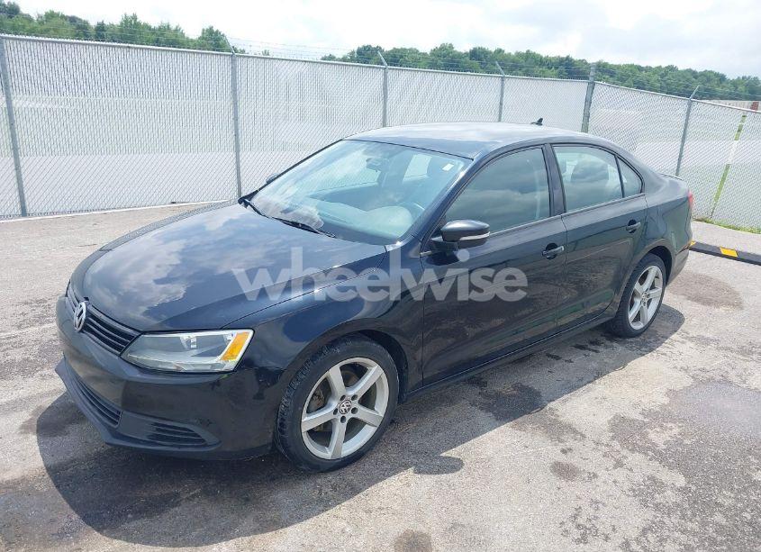 Photo 2 of 2012 Volkswagen Jetta 2.5L SE (VIN 3VWDP7AJ1CM067220)