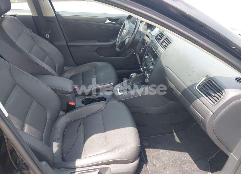 Photo 5 of 2012 Volkswagen Jetta 2.5L SE (VIN 3VWDP7AJ1CM067220)