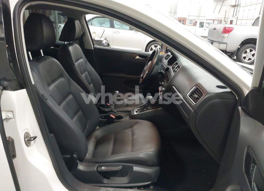 Photo 5 of 2012 Volkswagen Jetta 2.5L SE (VIN 3VWDP7AJ1CM319175)