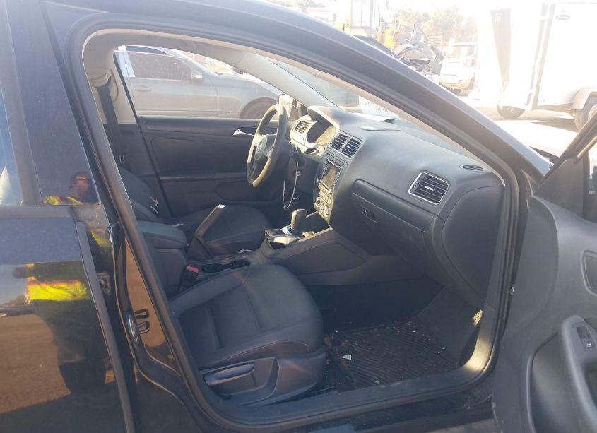 Photo 5 of 2012 Volkswagen Jetta 2.5L SE (VIN 3VWDP7AJ1CM325302)