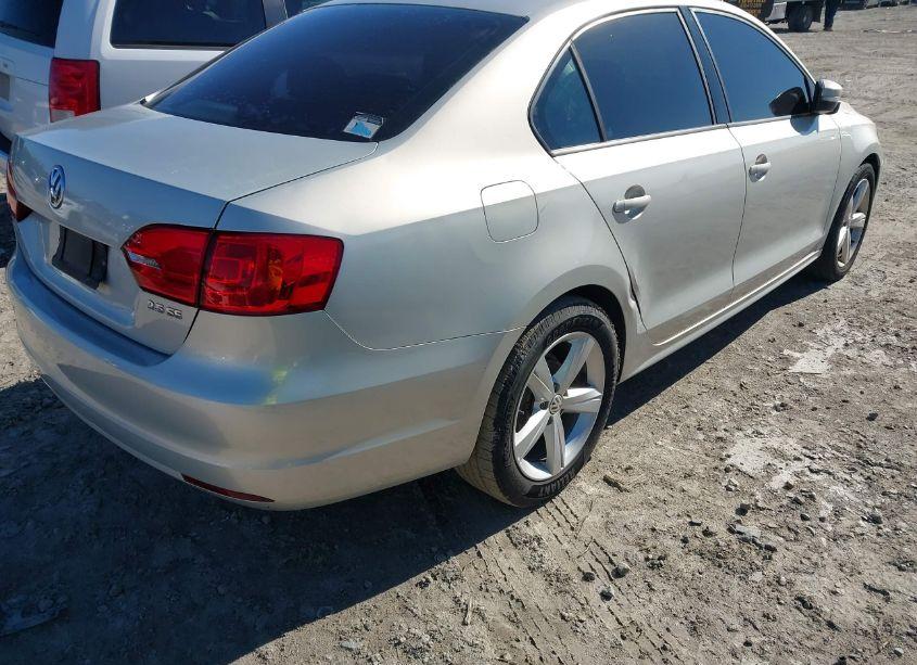 Photo 4 of 2012 Volkswagen Jetta 2.5L SE (VIN 3VWDP7AJ1CM330287)