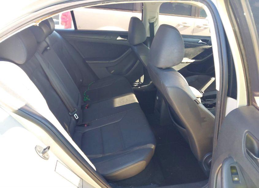 Photo 8 of 2012 Volkswagen Jetta 2.5L SE (VIN 3VWDP7AJ1CM330287)