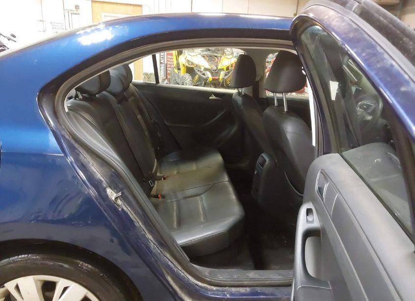 Photo 8 of 2012 Volkswagen Jetta 2.5L SE (VIN 3VWDP7AJ1CM372295)