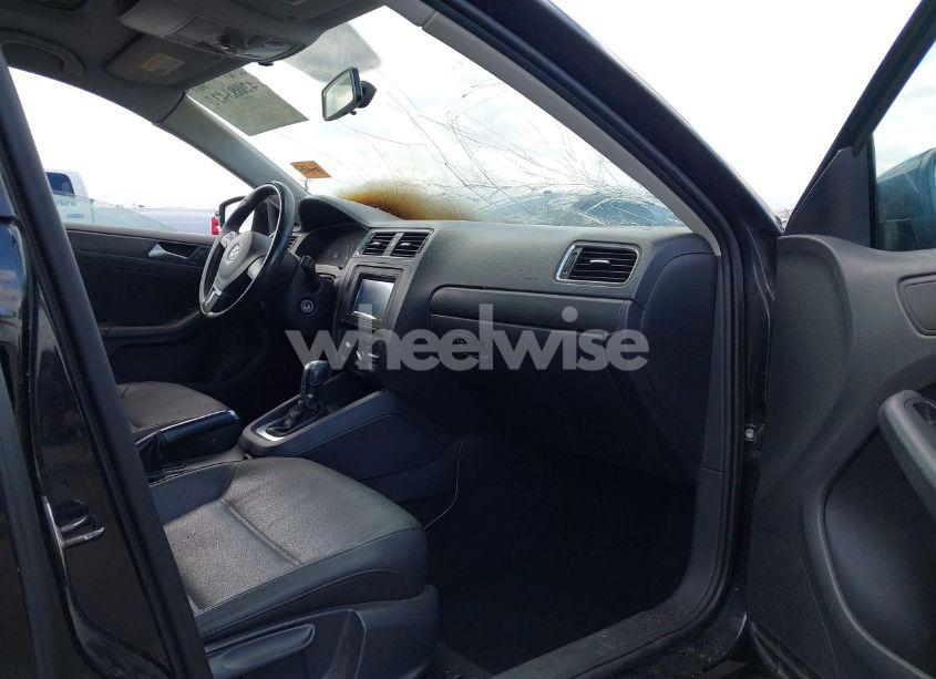 Photo 5 of 2012 Volkswagen Jetta 2.5L SE (VIN 3VWDP7AJ1CM377271)