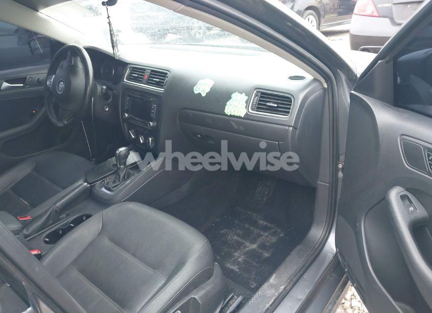 Photo 5 of 2012 Volkswagen Jetta 2.5L SE (VIN 3VWDP7AJ1CM397004)