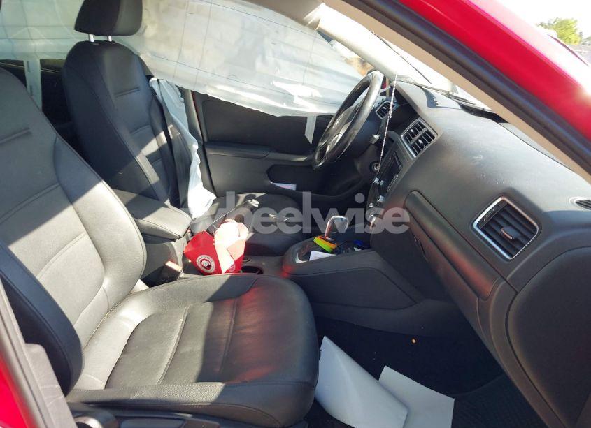 Photo 5 of 2012 Volkswagen Jetta 2.5L SE (VIN 3VWDP7AJ1CM427778)