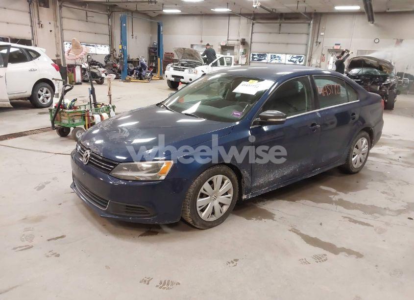 Photo 2 of 2013 Volkswagen Jetta 2.5L SE (VIN 3VWDP7AJ1DM205629)