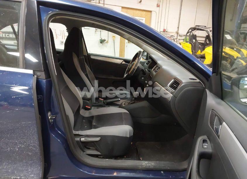 Photo 5 of 2013 Volkswagen Jetta 2.5L SE (VIN 3VWDP7AJ1DM205629)