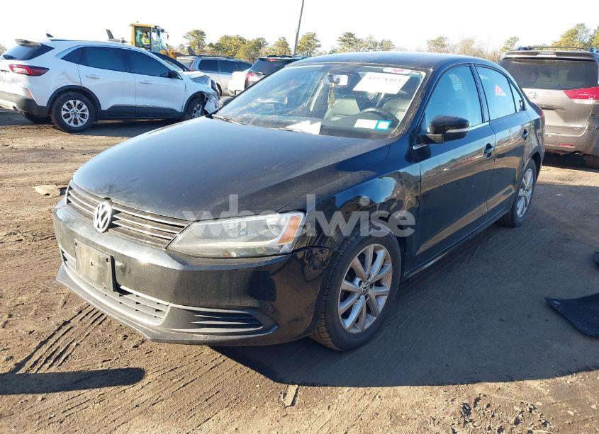 Photo 2 of 2013 Volkswagen Jetta 2.5L SE (VIN 3VWDP7AJ1DM210944)