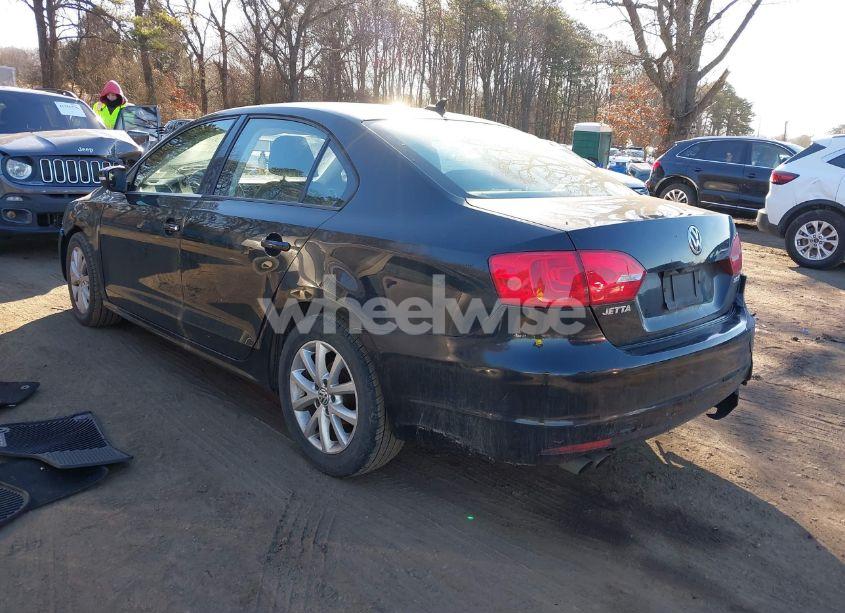 Photo 3 of 2013 Volkswagen Jetta 2.5L SE (VIN 3VWDP7AJ1DM210944)