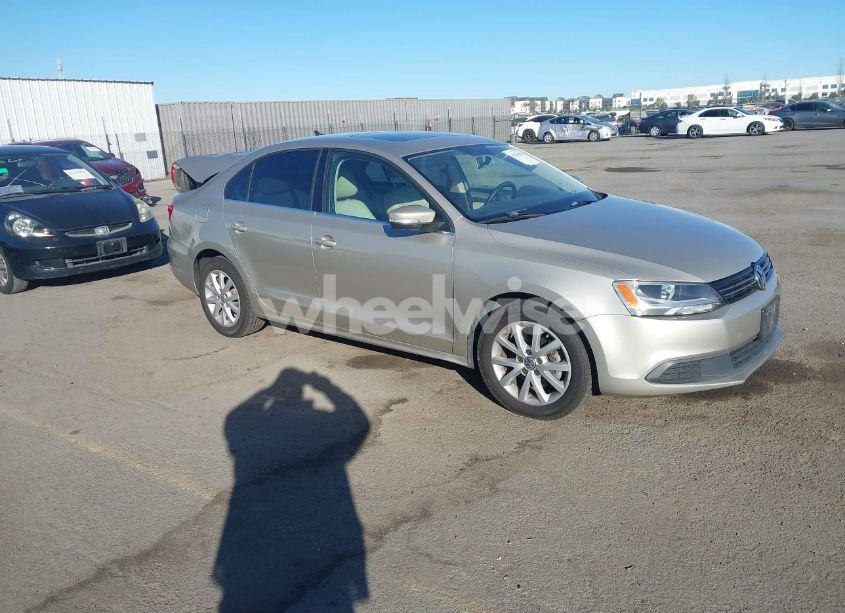 2013 Volkswagen Jetta 2.5L SE (VIN 3VWDP7AJ1DM242079) main photo