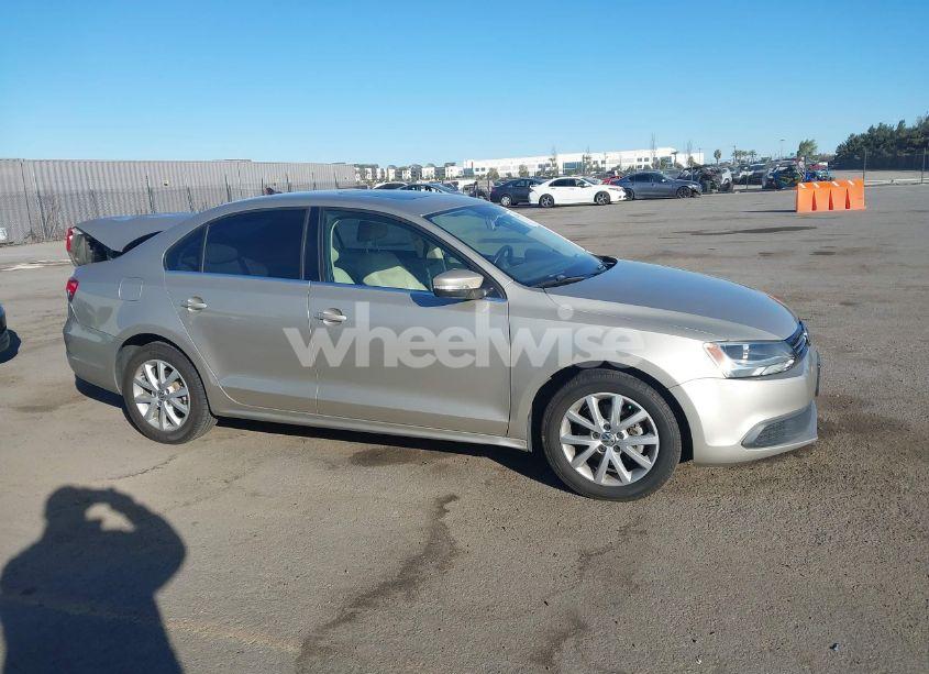 Photo 13 of 2013 Volkswagen Jetta 2.5L SE (VIN 3VWDP7AJ1DM242079)