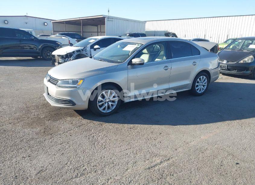 Photo 2 of 2013 Volkswagen Jetta 2.5L SE (VIN 3VWDP7AJ1DM242079)