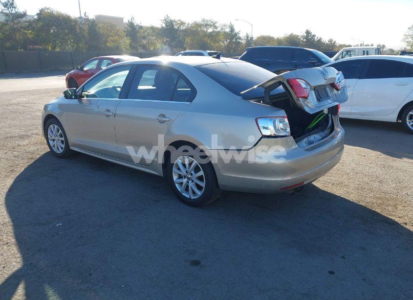Photo 3 of 2013 Volkswagen Jetta 2.5L SE (VIN 3VWDP7AJ1DM242079)