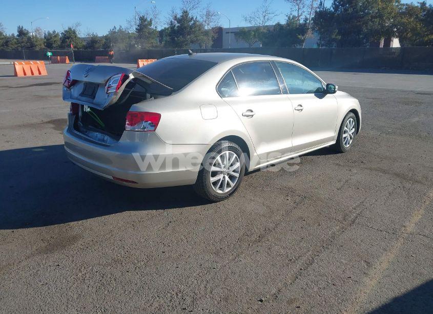 Photo 4 of 2013 Volkswagen Jetta 2.5L SE (VIN 3VWDP7AJ1DM242079)