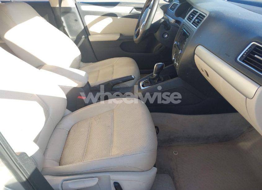 Photo 5 of 2013 Volkswagen Jetta 2.5L SE (VIN 3VWDP7AJ1DM242079)