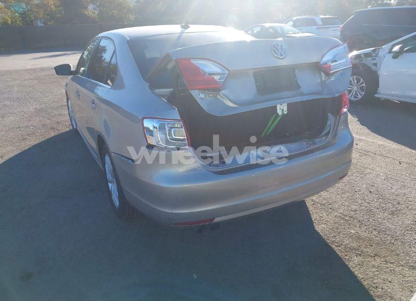 Photo 6 of 2013 Volkswagen Jetta 2.5L SE (VIN 3VWDP7AJ1DM242079)