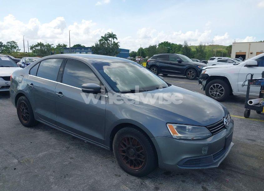2013 Volkswagen Jetta 2.5L SE (VIN 3VWDP7AJ1DM280251) main photo