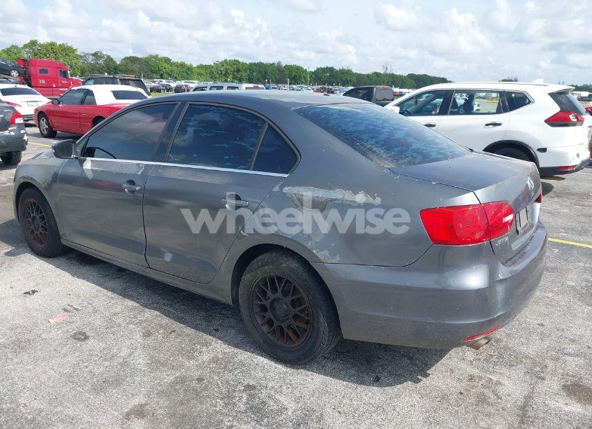 Photo 3 of 2013 Volkswagen Jetta 2.5L SE (VIN 3VWDP7AJ1DM280251)