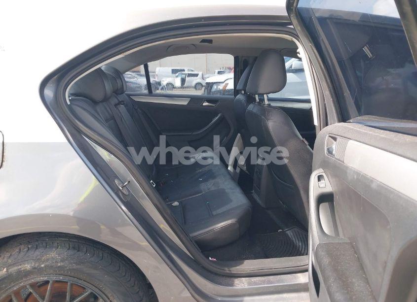 Photo 8 of 2013 Volkswagen Jetta 2.5L SE (VIN 3VWDP7AJ1DM280251)