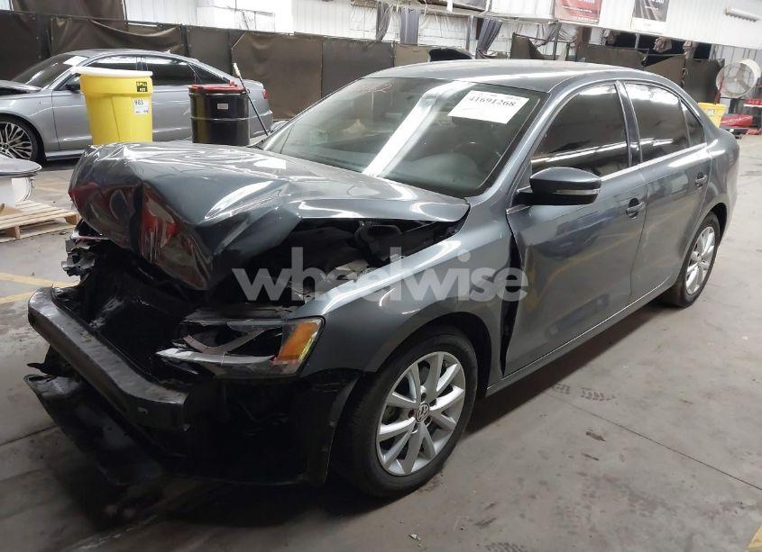 Photo 2 of 2013 Volkswagen Jetta 2.5L SE (VIN 3VWDP7AJ1DM308162)