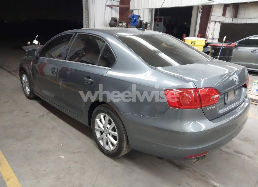 Photo 3 of 2013 Volkswagen Jetta 2.5L SE (VIN 3VWDP7AJ1DM308162)