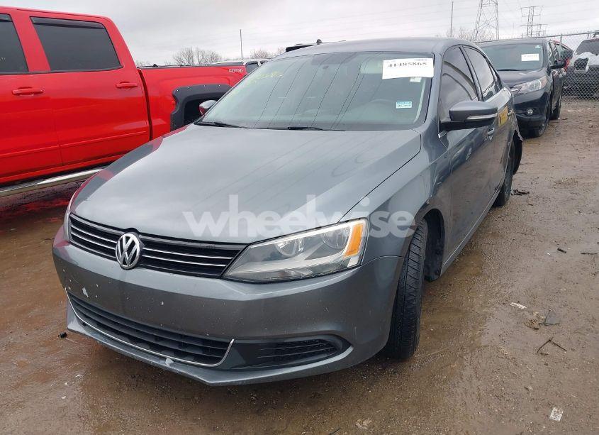 Photo 2 of 2013 Volkswagen Jetta 2.5L SE (VIN 3VWDP7AJ1DM380043)