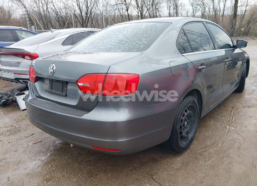 Photo 4 of 2013 Volkswagen Jetta 2.5L SE (VIN 3VWDP7AJ1DM380043)