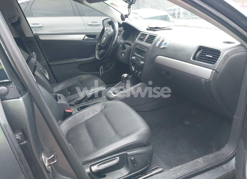 Photo 5 of 2013 Volkswagen Jetta 2.5L SE (VIN 3VWDP7AJ1DM380043)