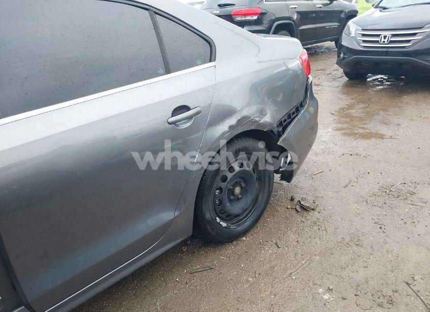 Photo 6 of 2013 Volkswagen Jetta 2.5L SE (VIN 3VWDP7AJ1DM380043)