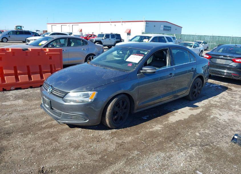 Photo 2 of 2013 Volkswagen Jetta 2.5L SE (VIN 3VWDP7AJ1DM382603)