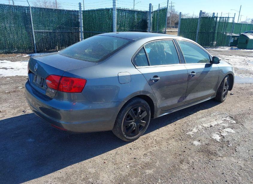 Photo 4 of 2013 Volkswagen Jetta 2.5L SE (VIN 3VWDP7AJ1DM382603)