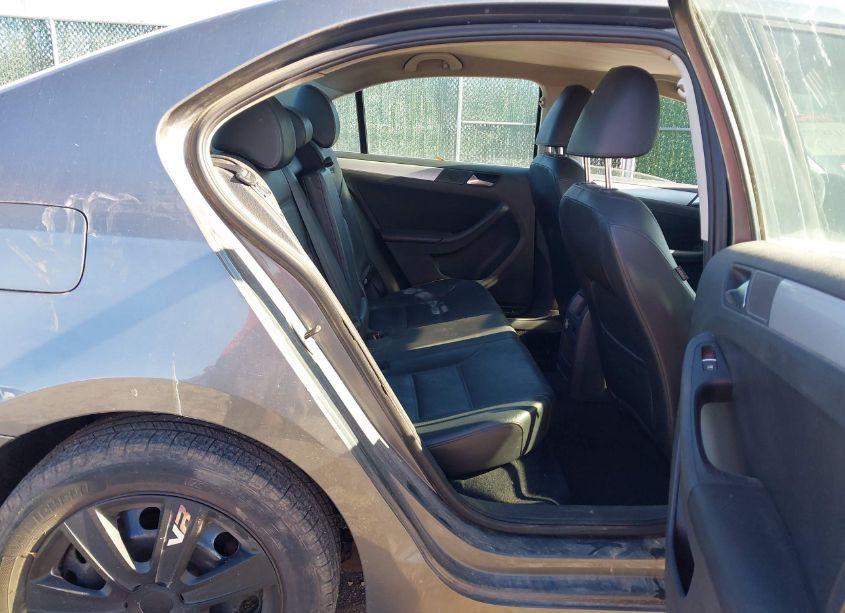 Photo 8 of 2013 Volkswagen Jetta 2.5L SE (VIN 3VWDP7AJ1DM382603)