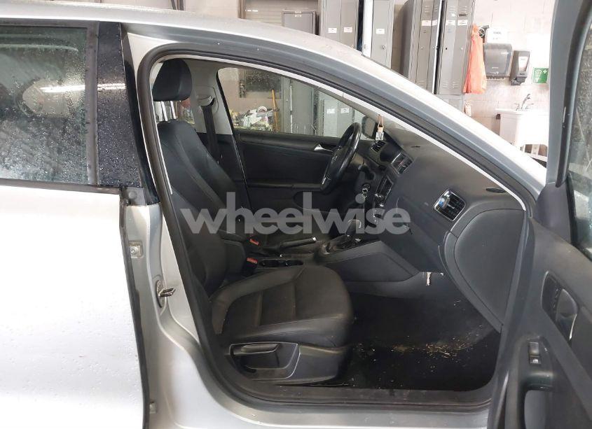 Photo 5 of 2012 Volkswagen Jetta 2.5L SE (VIN 3VWDP7AJ2CM007446)