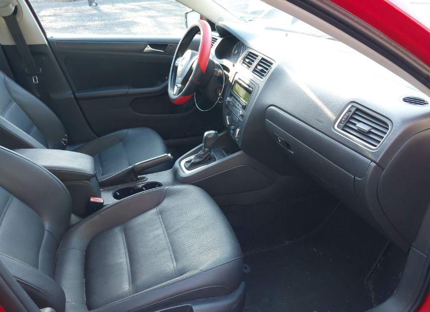 Photo 5 of 2012 Volkswagen Jetta 2.5L SE (VIN 3VWDP7AJ2CM014428)