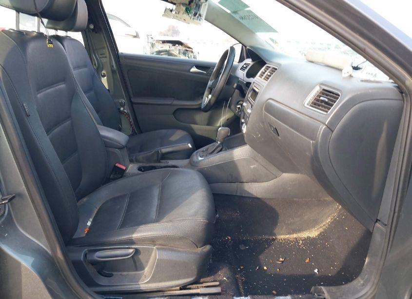 Photo 5 of 2012 Volkswagen Jetta 2.5L SE (VIN 3VWDP7AJ2CM129983)