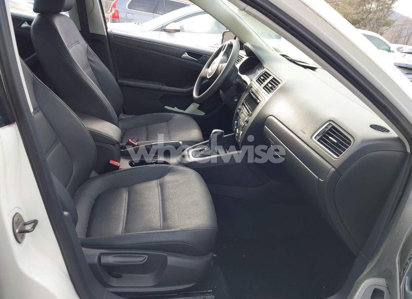 Photo 5 of 2012 Volkswagen Jetta 2.5L SE (VIN 3VWDP7AJ2CM319248)