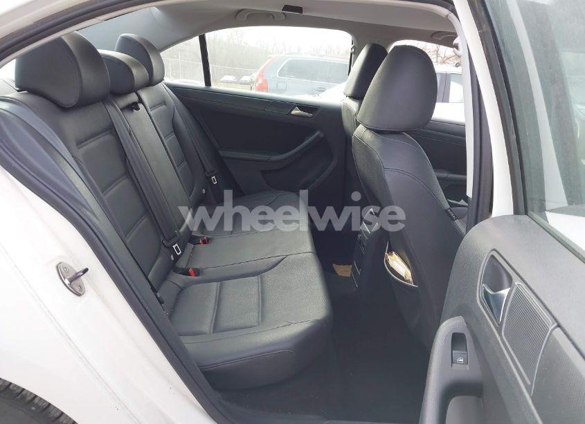 Photo 8 of 2012 Volkswagen Jetta 2.5L SE (VIN 3VWDP7AJ2CM319248)