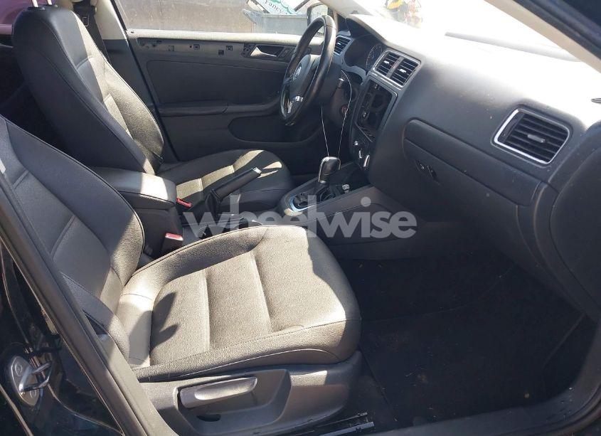 Photo 5 of 2012 Volkswagen Jetta 2.5L SE (VIN 3VWDP7AJ2CM360172)
