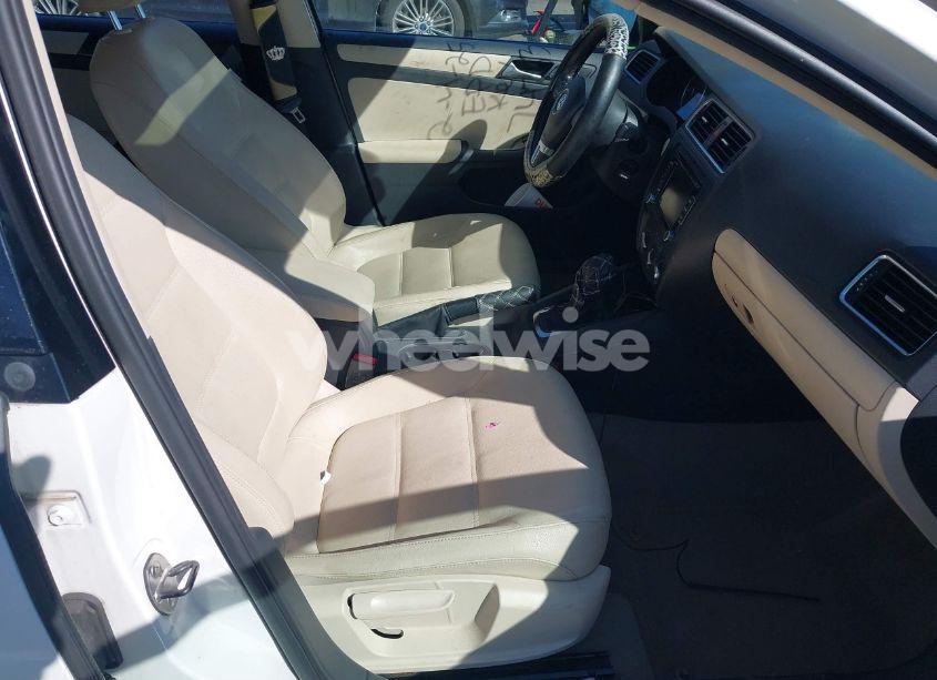 Photo 5 of 2012 Volkswagen Jetta 2.5L SE (VIN 3VWDP7AJ2CM374783)