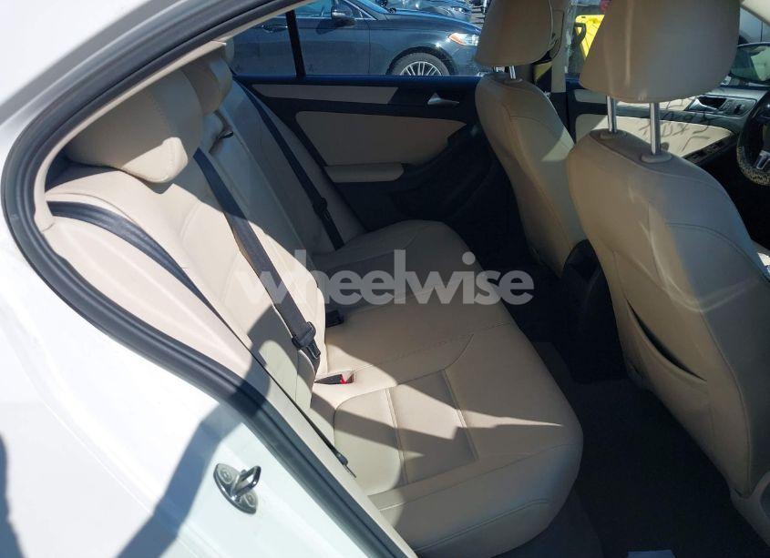 Photo 8 of 2012 Volkswagen Jetta 2.5L SE (VIN 3VWDP7AJ2CM374783)