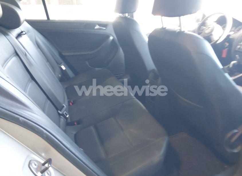 Photo 8 of 2012 Volkswagen Jetta 2.5L SE (VIN 3VWDP7AJ2CM454052)