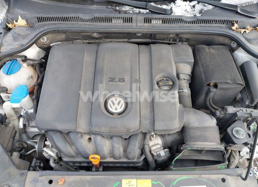 Photo 10 of 2013 Volkswagen Jetta 2.5L SE (VIN 3VWDP7AJ2DM218910)