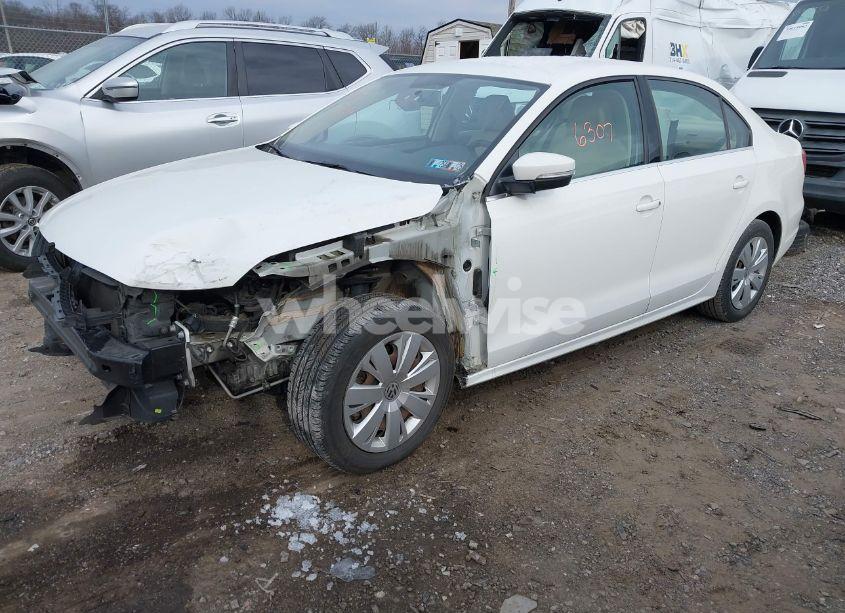 Photo 2 of 2013 Volkswagen Jetta 2.5L SE (VIN 3VWDP7AJ2DM218910)