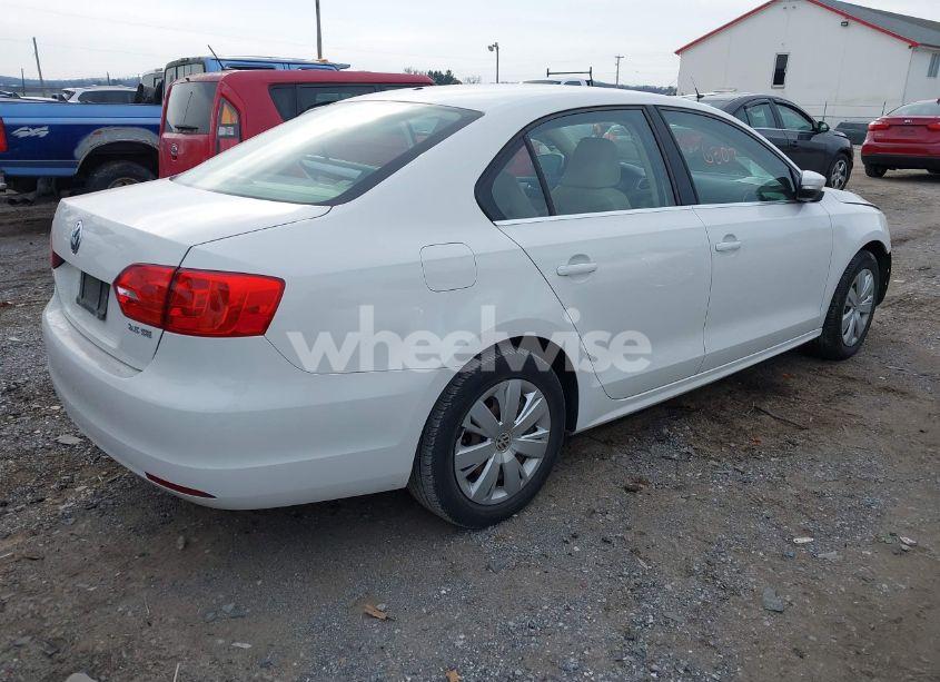 Photo 4 of 2013 Volkswagen Jetta 2.5L SE (VIN 3VWDP7AJ2DM218910)