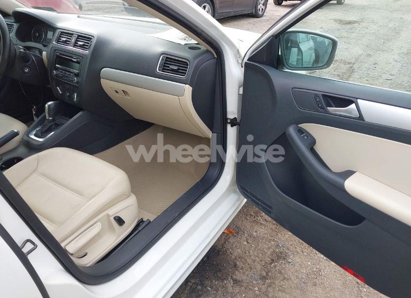 Photo 5 of 2013 Volkswagen Jetta 2.5L SE (VIN 3VWDP7AJ2DM218910)