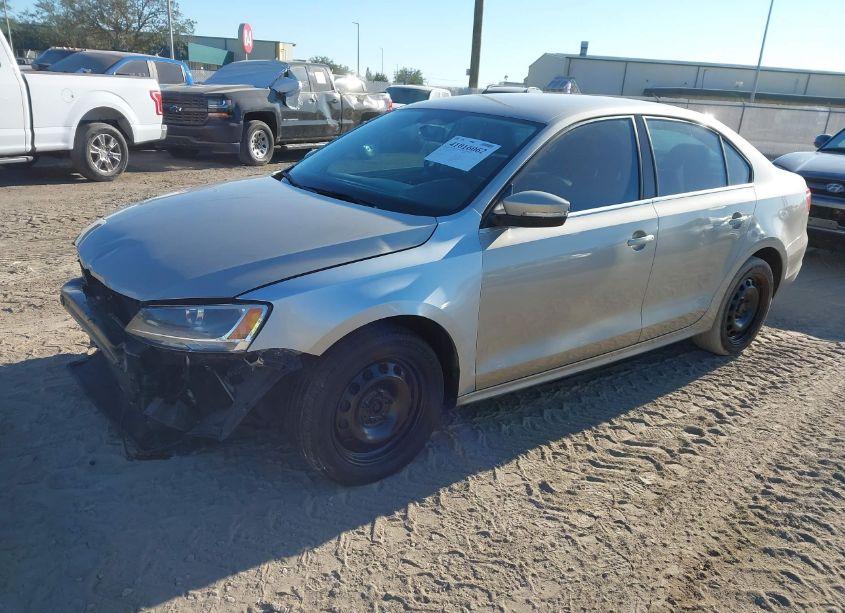 Photo 2 of 2013 Volkswagen Jetta 2.5L SE (VIN 3VWDP7AJ2DM246447)