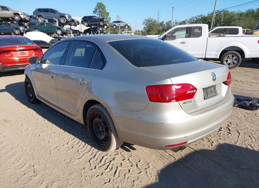 Photo 3 of 2013 Volkswagen Jetta 2.5L SE (VIN 3VWDP7AJ2DM246447)